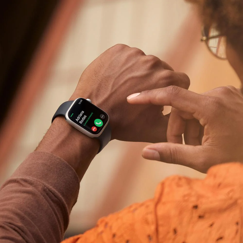 Apple Watch Series 8 (GPS + Cellular) - Caja de aluminio en plata de 41 mm - Correa deportiva blanca - Talla única - Image 4